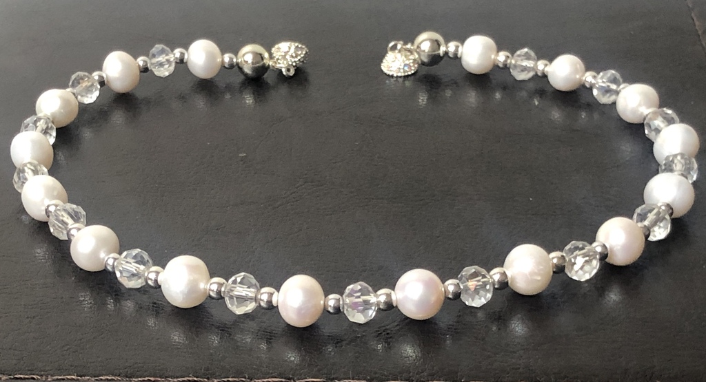 White freshwater pearl necklace with crystals and other metal elements