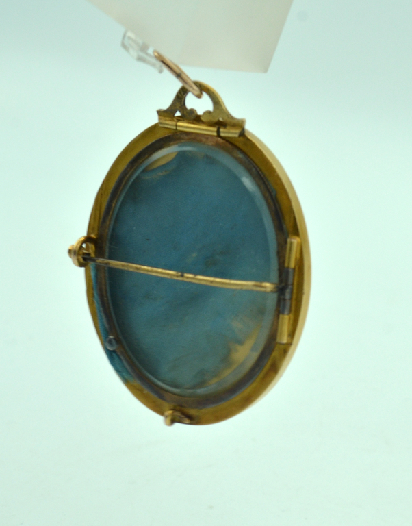 19 век 56. Комплект золотых украшений с заклепками и жемчугом