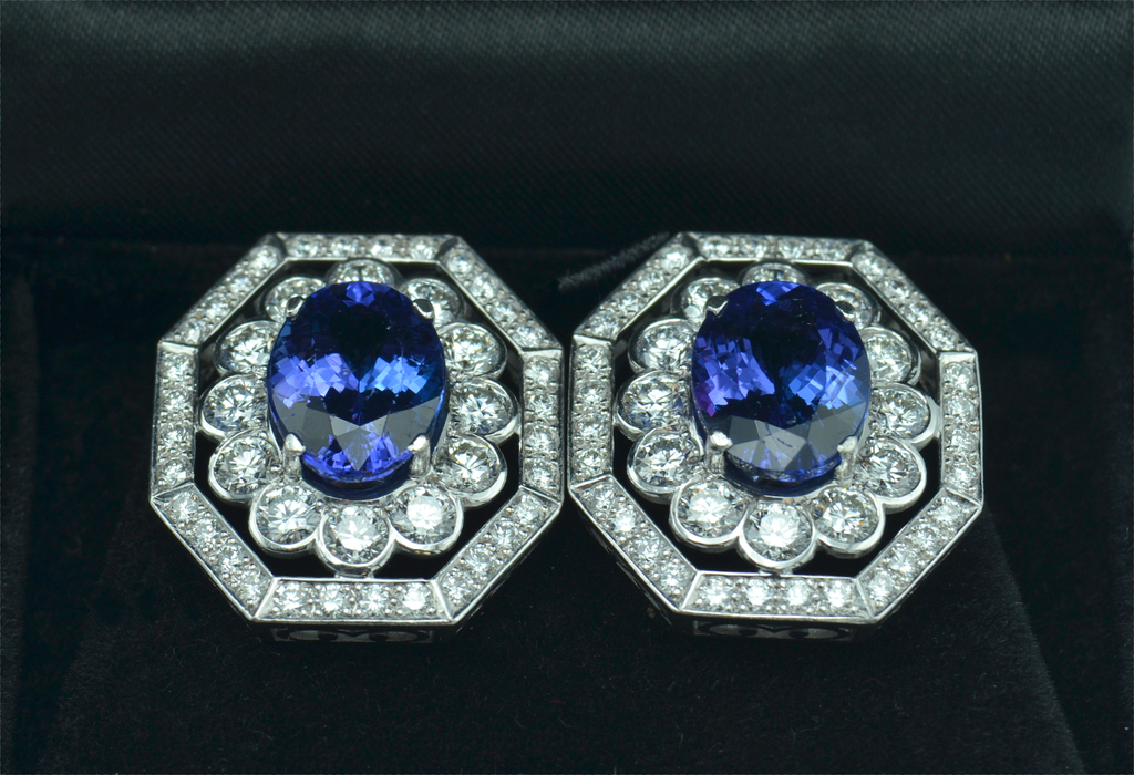 White gold brooch and earrings with tanzanites