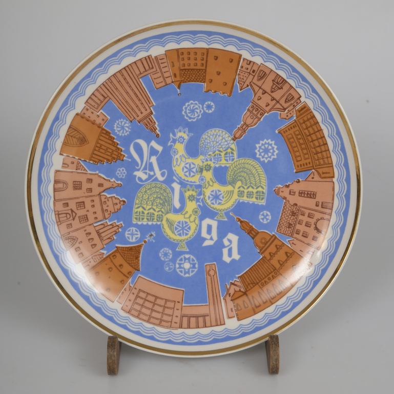 Apgleznots dekoratīvais porcelāna šķīvis
