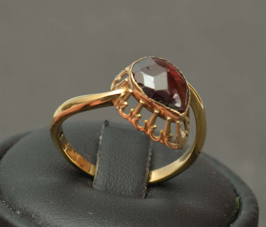 Gold ring with Bohemian garnet