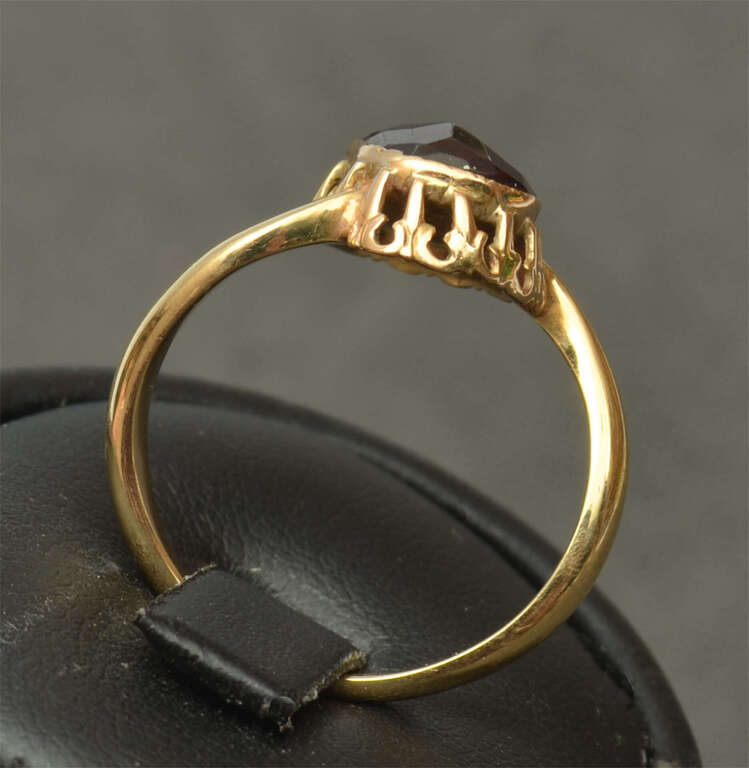Золотое кольцо с чешским гранатом