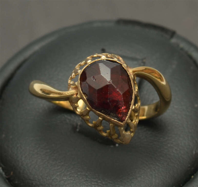 Gold ring with Bohemian garnet