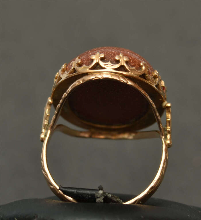 Золотое кольцо с крупным авантюрином