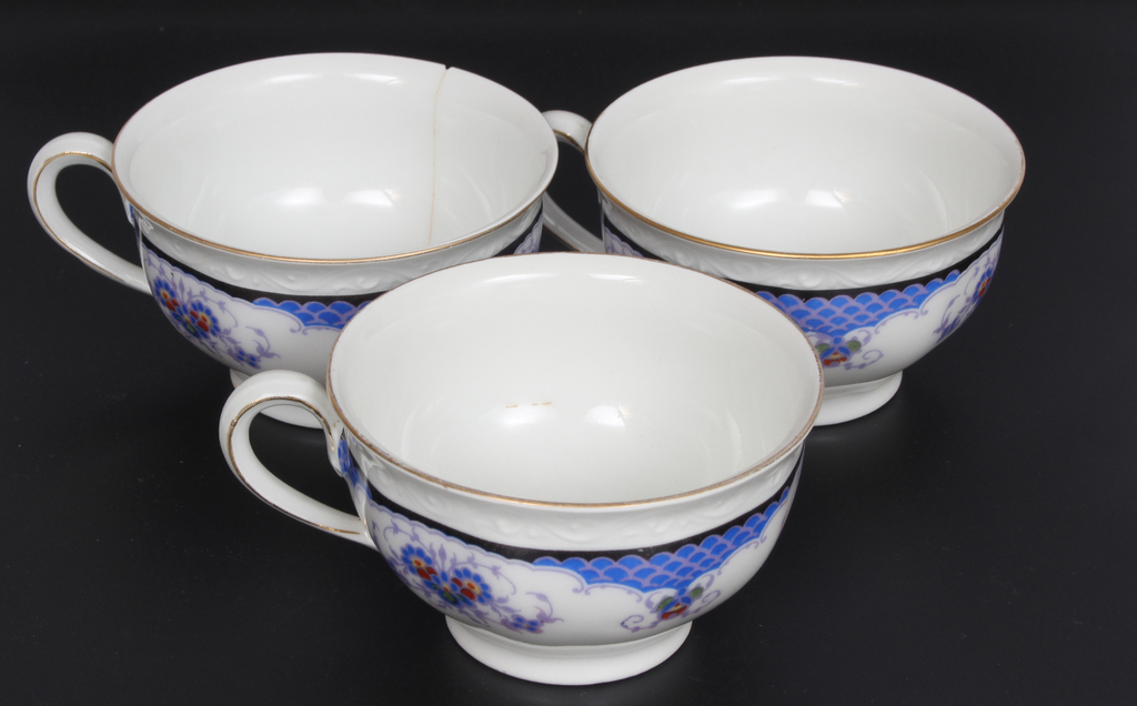 Incomplete porcelain coffee set for three persons