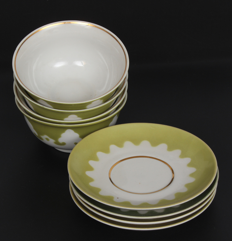 Фарфоровая посуда с тарелками (4 шт.)