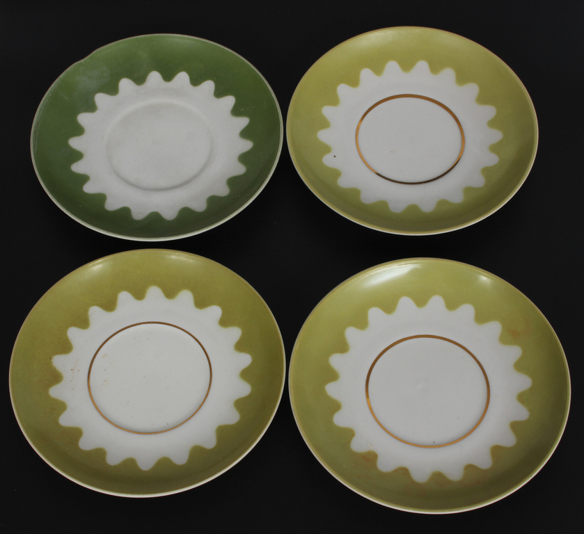Porcelain dishes with plates (4 pcs.)