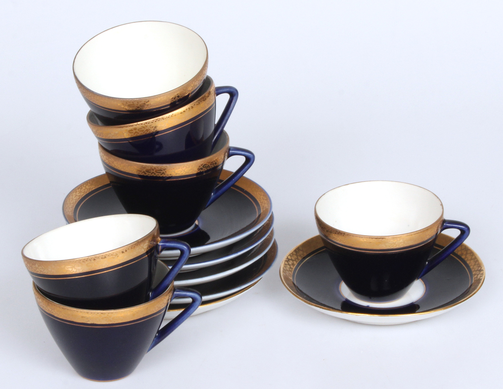 Porcelain cups with saucers (6 pcs. - saucer designs vary)