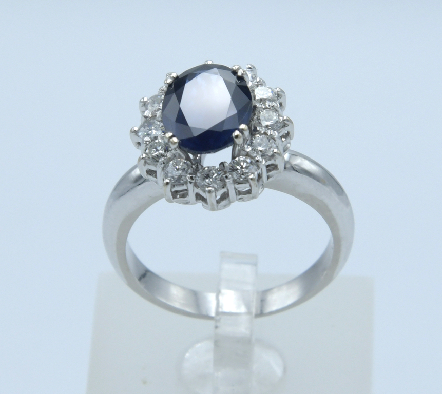White gold ring with 12 natural diamonds and a sapphire