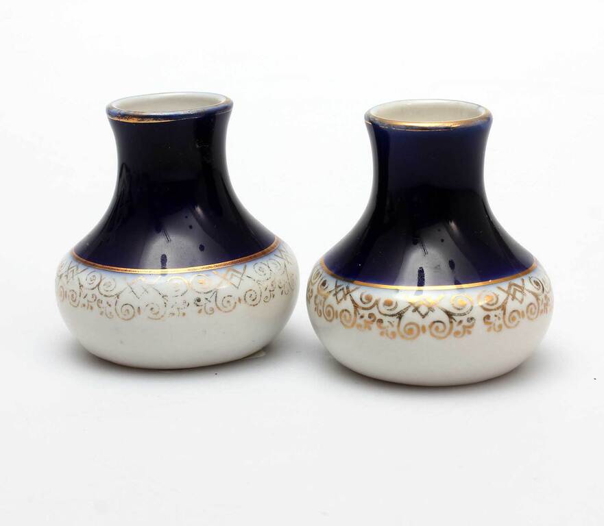 Porcelain vases for spring flowers 2 pcs.