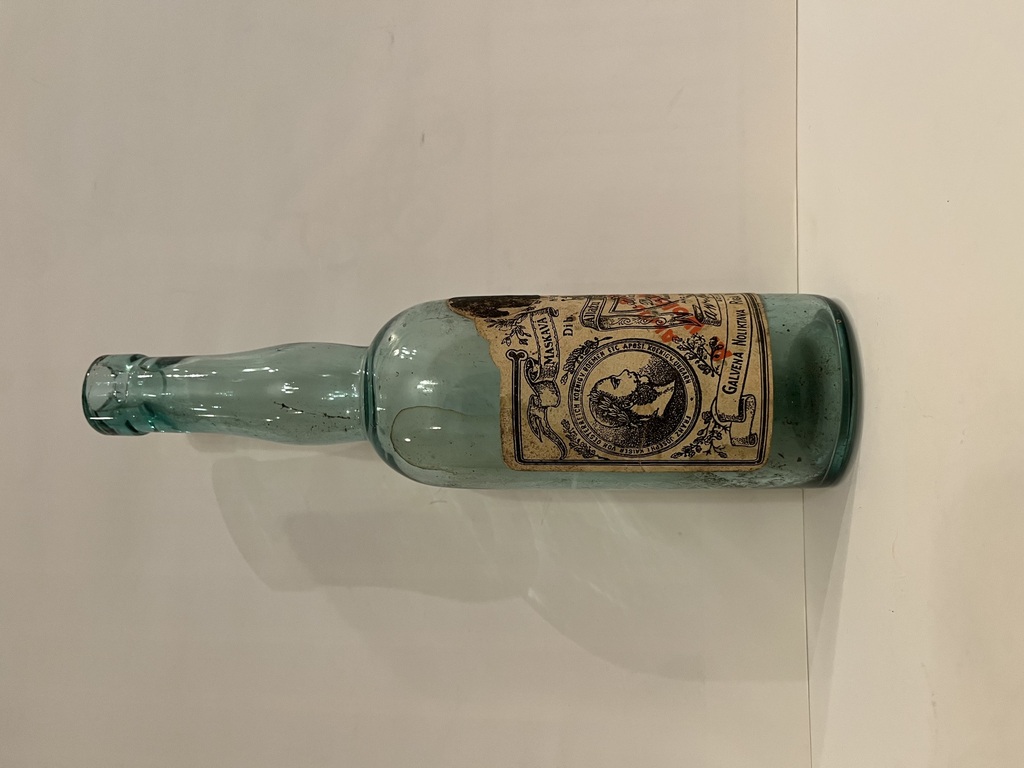 Бутылка с этикеткой: Аллаж тмин
