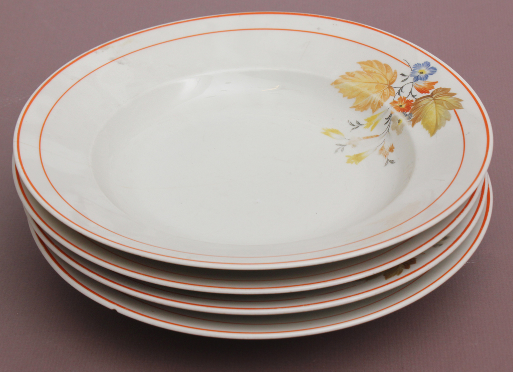 Porcelain soup plates (4 pcs.)