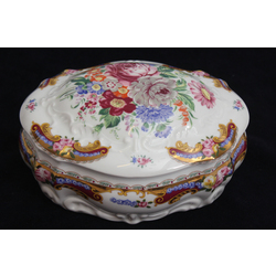 Porcelain container with lid 
