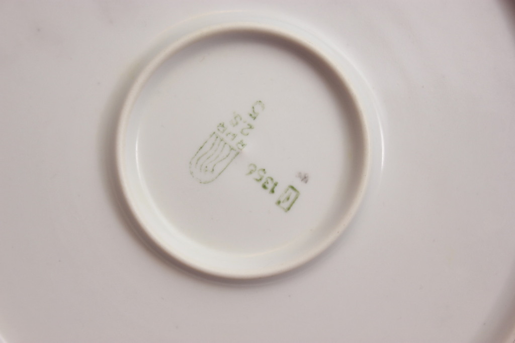 Набор фарфоровых тарелок (1+6 шт.)