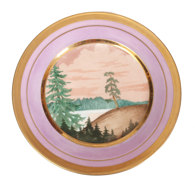 Dekoratīvais porcelāna šķīvis