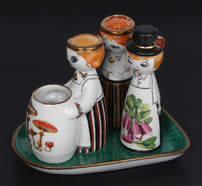 Porcelain set for spices 
