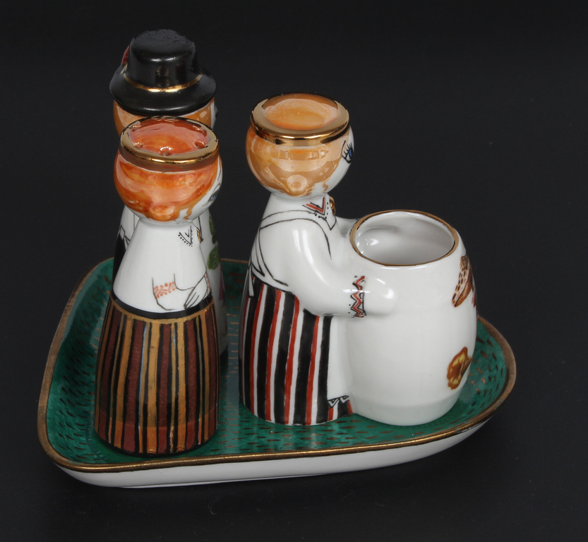 Porcelain set for spices 