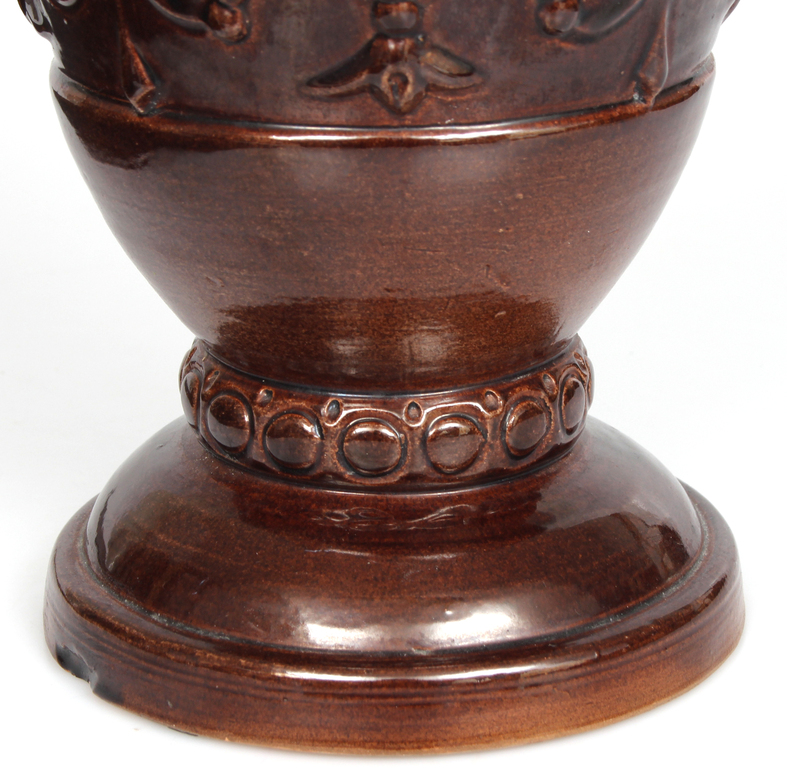 Керамическая ваза с народным мотивом