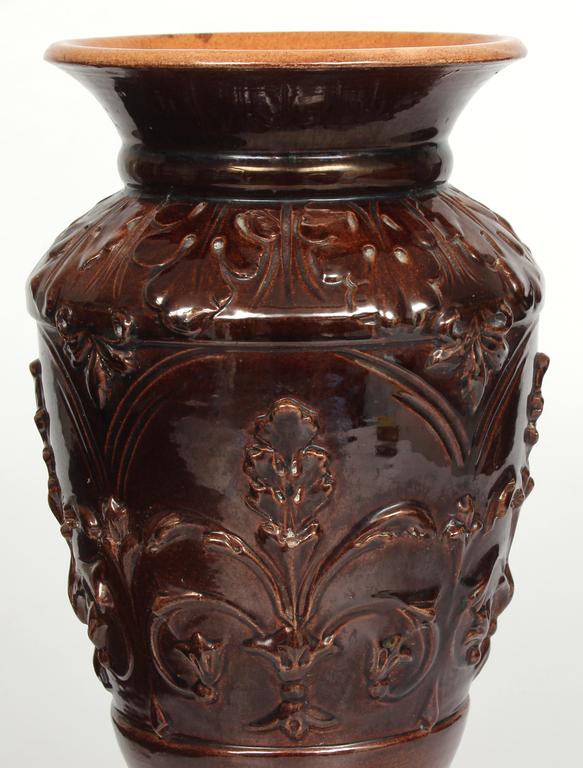 Ceramic vase with folk motif