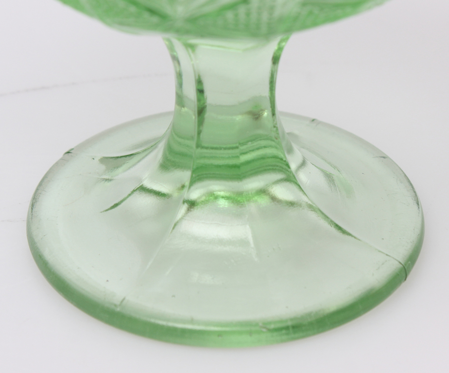 Конфетница из зеленого стекла