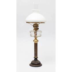 Baroka stila Petrolejas lampa (ļoti labā stāvoklī, darba gatavībā)