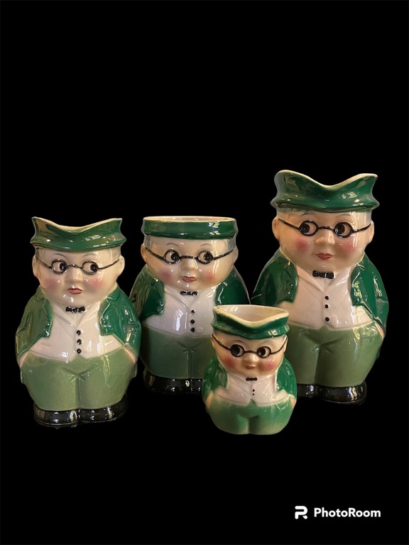 porcelāna kanniņu kolekcija briļļainais vīrs zaļājā jakā MR Pickwik . ražots Vācijā Goebel