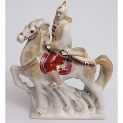 Porcelāna figūra ''Sarkanarmietis uz zirga''