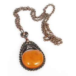 Amber pendant with chain