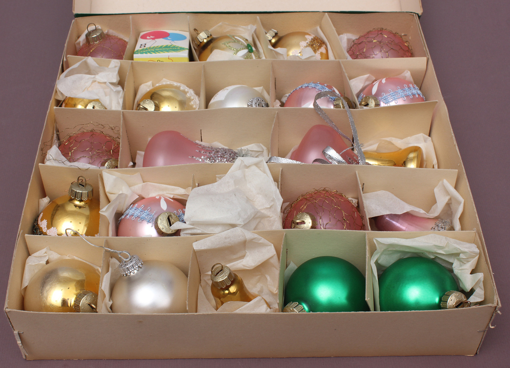 Set of glass Christmas tree decorations (with box)