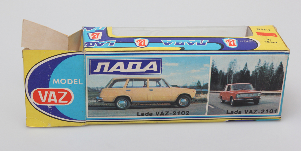Модель автомобиля Лада Ваз красного цвета ЛАДА ВАЗ-2102 в заводской коробке