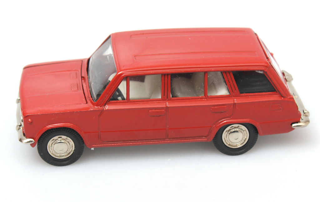Model car Lada Vaz in red color ЛАДА ВАЗ-2102 in original box