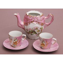 Incomplete porcelain tea service 