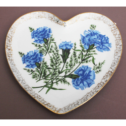 Porcelain serving dish in the shape of a heart 
