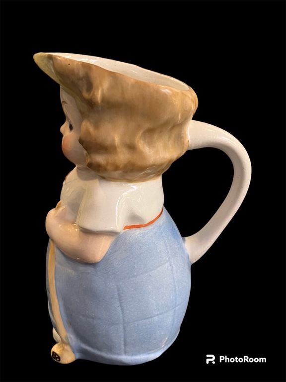 porcelain art deco teapot Annele holds a golf club in one hand and a ball in the other Goebel Germany