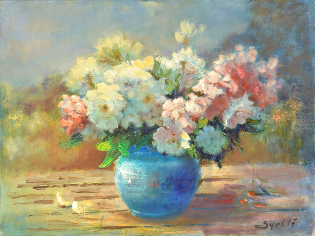 Цветы в синей вазе