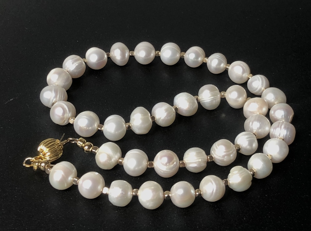 White Freshwater Pearl necklace with 14k gold plated elements