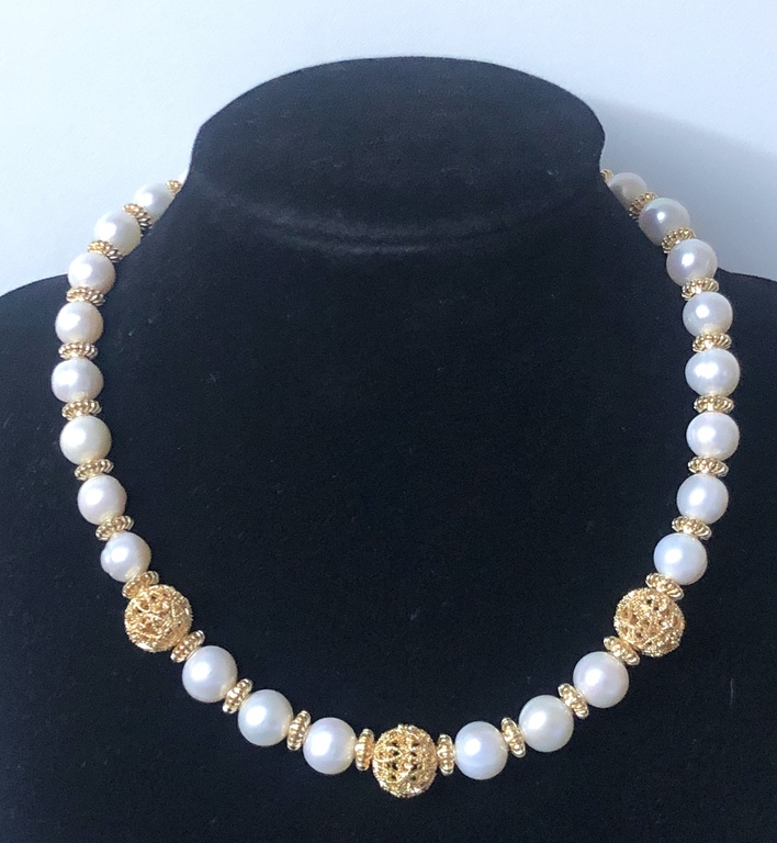 Ожерелье из белого пресноводного жемчуга с элементами из 14-каратного золота
