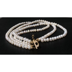 White freshwater pearl necklace in 3 cards with 14k gold-plated elements