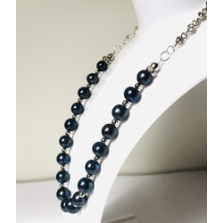 Ожерелье из голубого пресноводного жемчуга с элементами из серебра и металла
