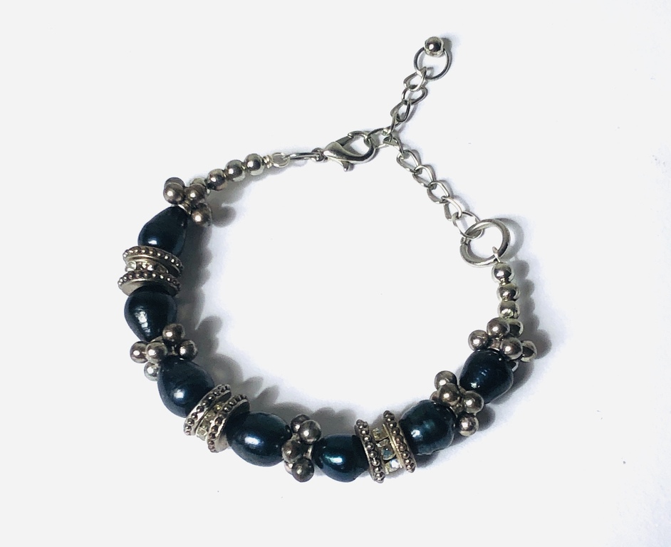 Black freshwater pearl bracelet with metal and zirconia elements