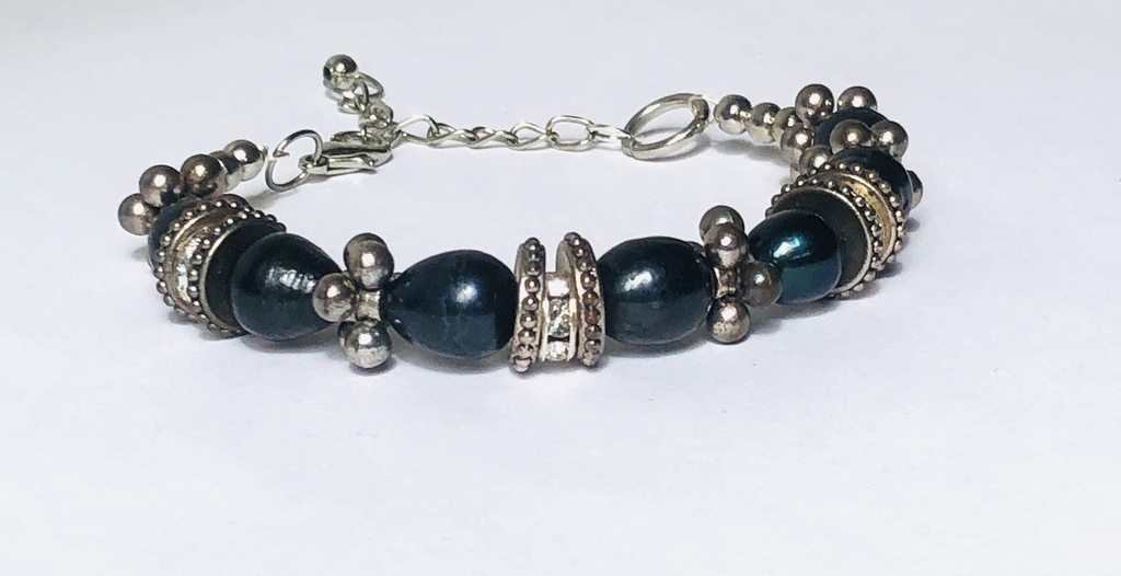 Black freshwater pearl bracelet with metal and zirconia elements