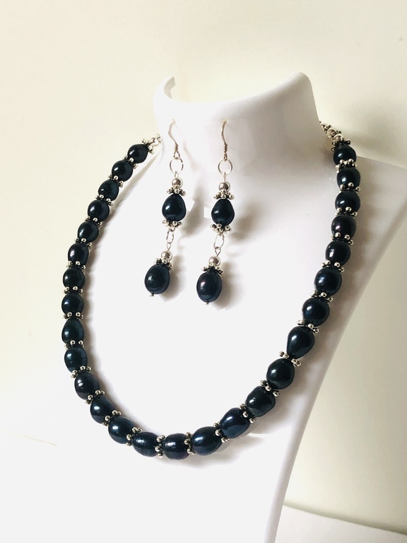 Ожерелье из черного пресноводного жемчуга с серьгами