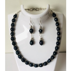 Black freshwater pearl necklace with earrings