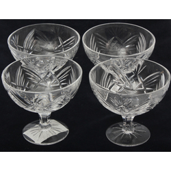 Set of glass cups/dishes (4 pcs.)