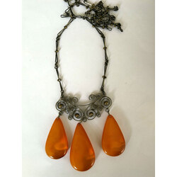 Amber necklace with metal finish