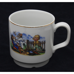 Porcelain mug with gilding