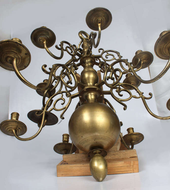 Lampa-kroņlukturis baroka stilā