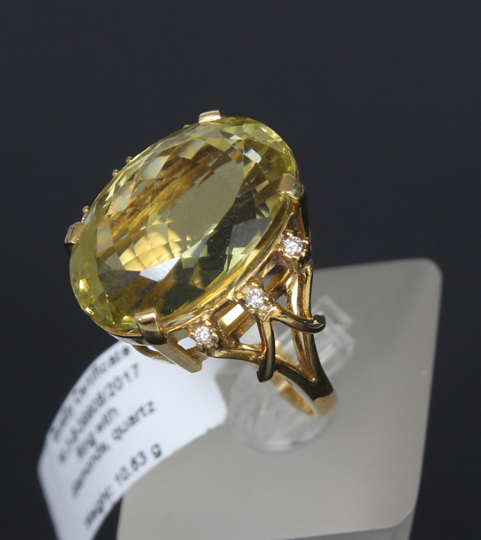 Gold ring with quartz and diamonds