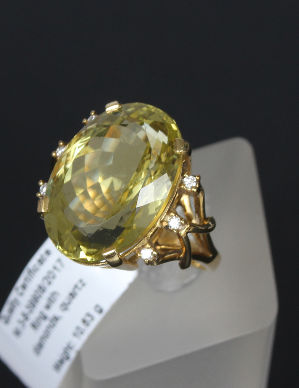 Gold ring with quartz and diamonds