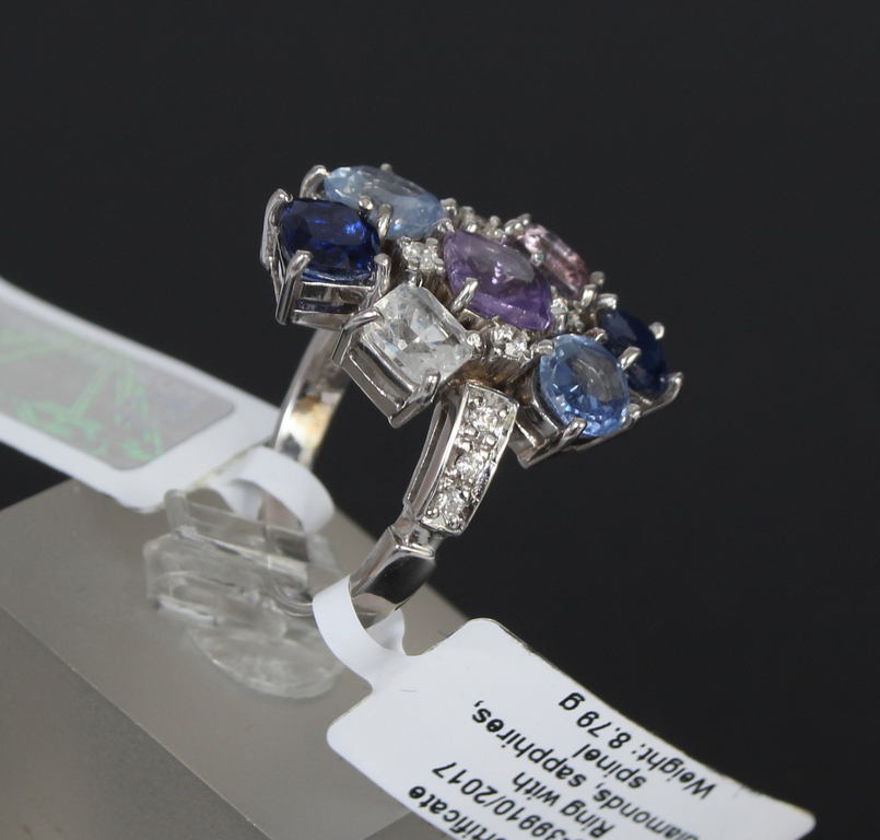Gold ring with diamonds, sapphires and spinel